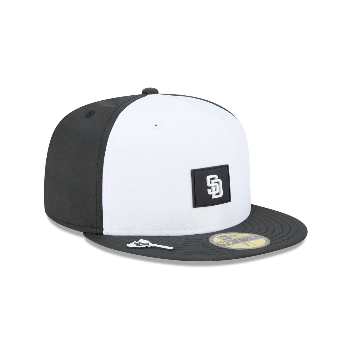 San Diego Padres 2026 Clubhouse Black & White 59FIFTY Fitted Hat