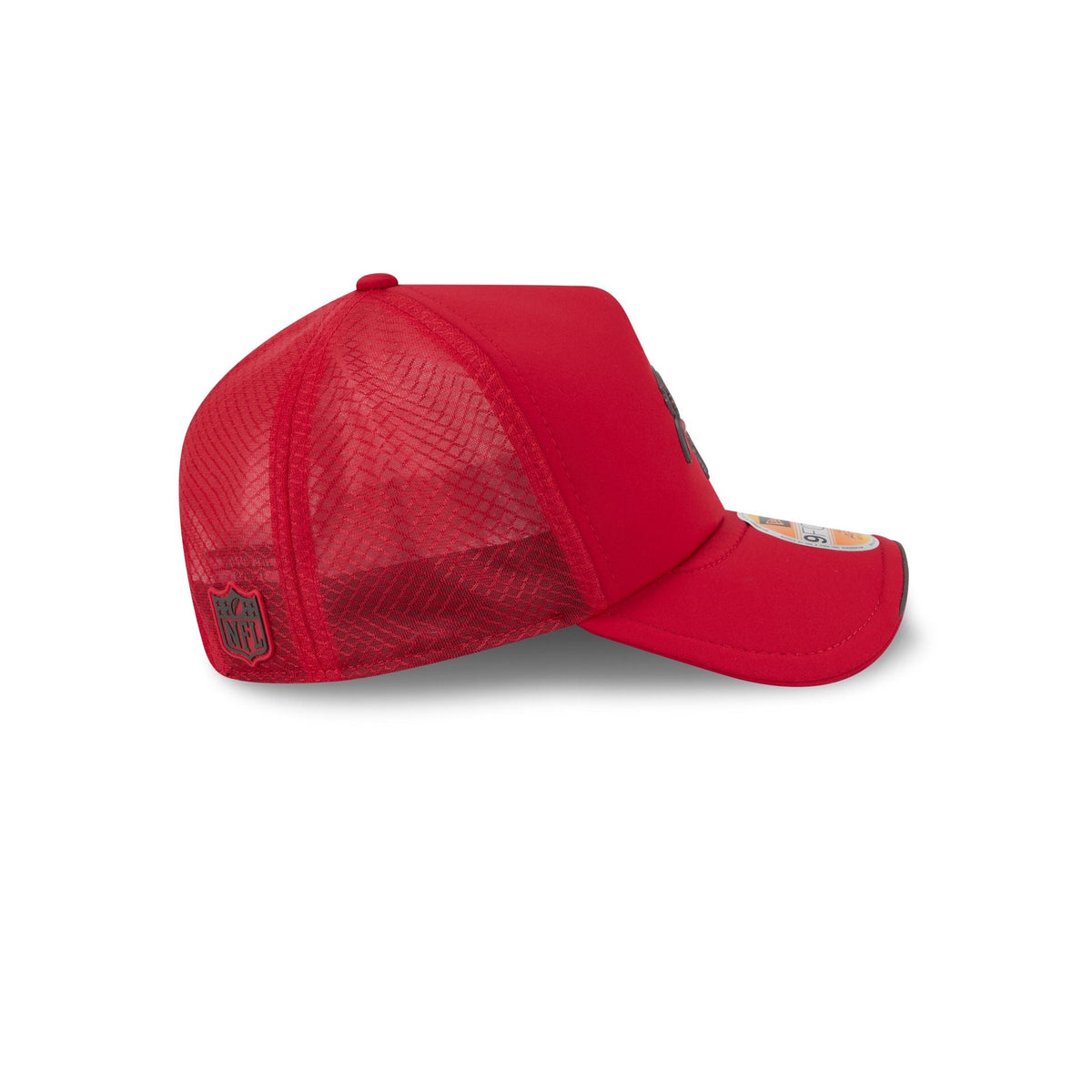 Tampa Bay Buccaneers 2026 Sideline 9FORTY APEX Trucker Hat